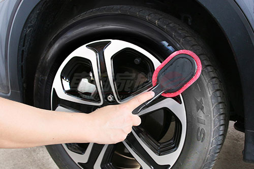 洗車-輪胎壁上亮光保養