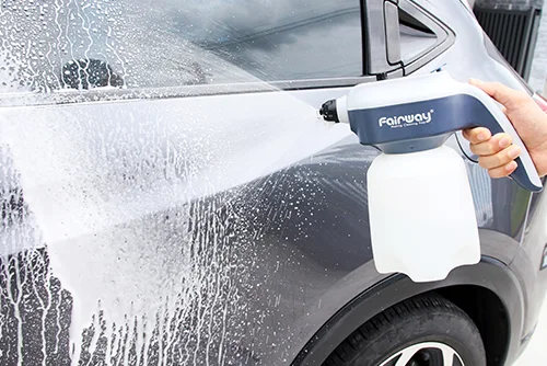 噴壺洗車，濃密泡沫