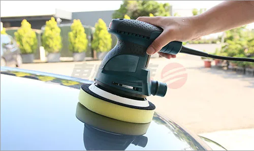 汽車打蠟時，用平面的海綿，服貼溫度高