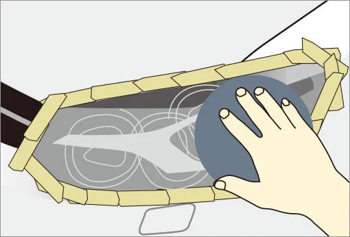 大燈泛黃怎麼辦-3.用海綿擦拭大燈燈殼