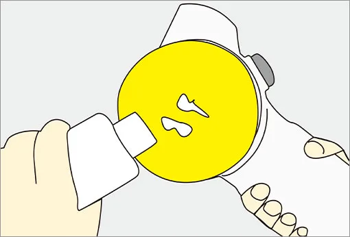 研磨劑倒在打蠟機海綿上-示意圖