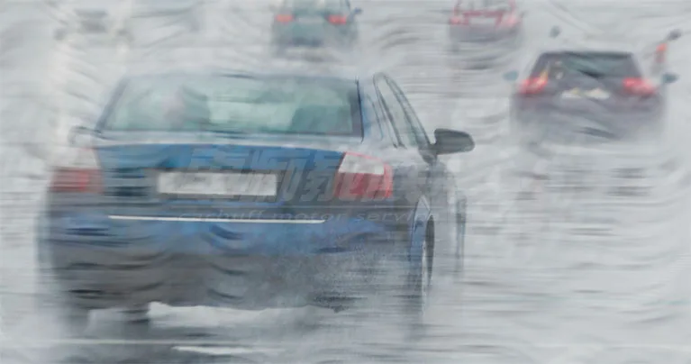 鍍膜前，下雨天的玻璃