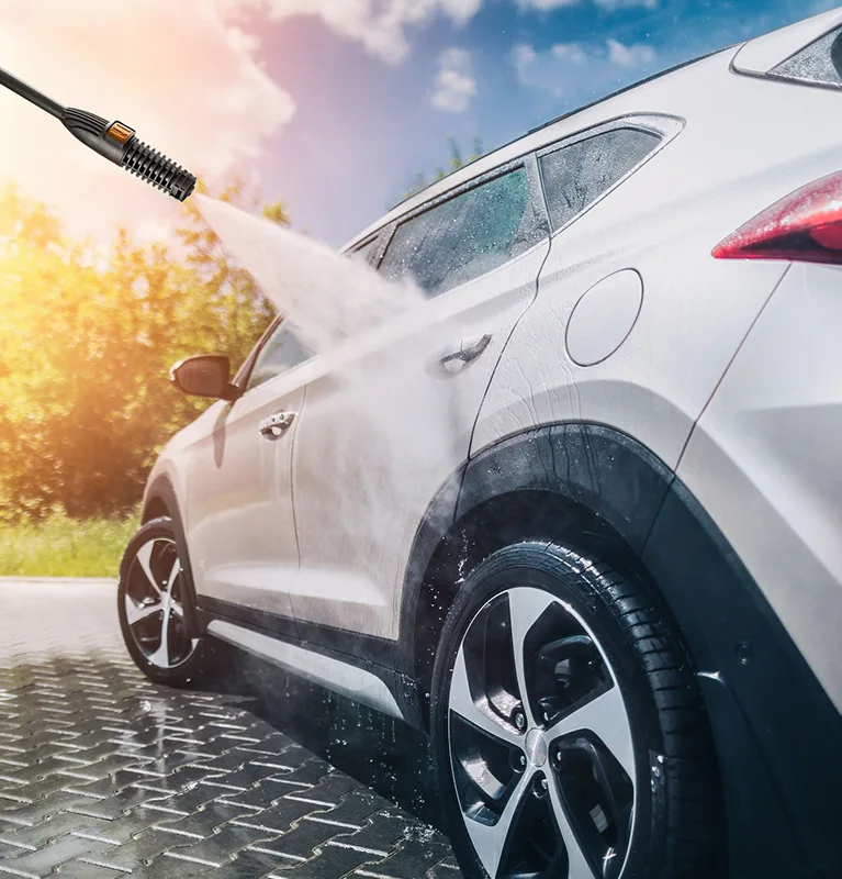 用高壓清洗機洗車