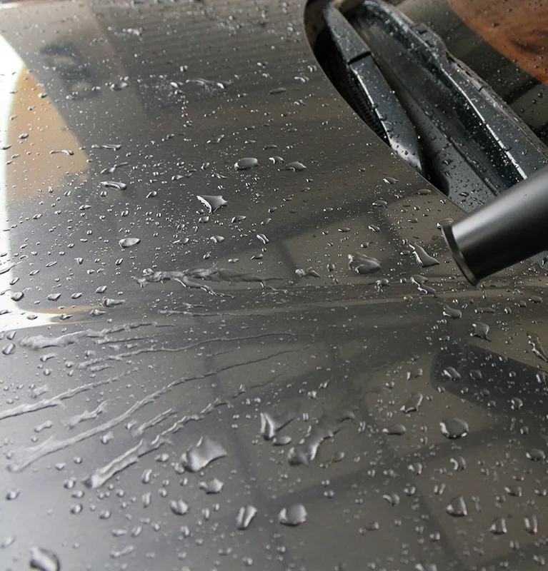 電動清潔刷洗輪胎細節