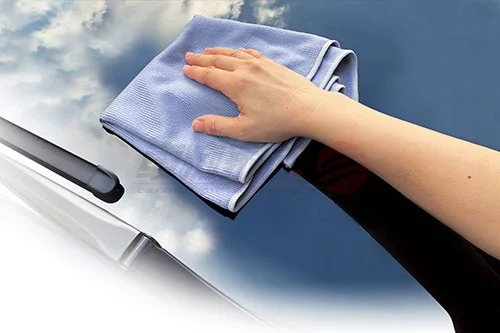 洗車-擦拭汽車玻璃