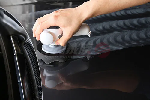 汽車打蠟-使用工具或手工上蠟